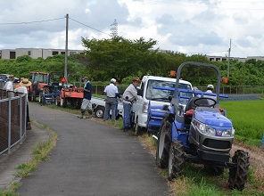 2021年8月07日にコスモスの種を蒔く準備の作業　 写真1枚目