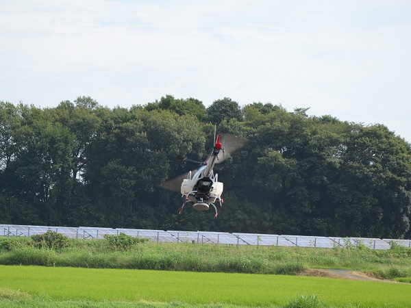 2022年度 鹿室農家親睦会の皆さんの協力を得て鹿室のコスモス畑にコスモスの種を蒔くときの様子 写真9枚目