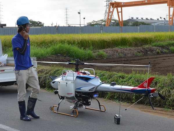 鹿室コスモス 2023年8月19日コスモスの種蒔きをラジコンヘリで実施しているところの写真1枚目