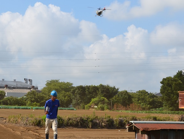 鹿室コスモス 2023年8月19日コスモスの種蒔きをラジコンヘリで実施しているところの写真4枚目