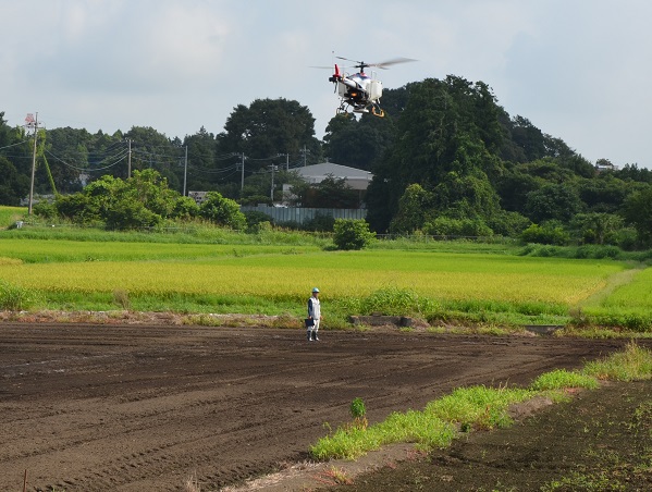 鹿室コスモス 2023年8月19日コスモスの種蒔きをラジコンヘリで実施しているところの写真9枚目