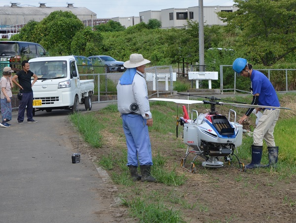 鹿室コスモス 2023年8月19日コスモスの種蒔きをラジコンヘリで実施しているところの写真10枚目