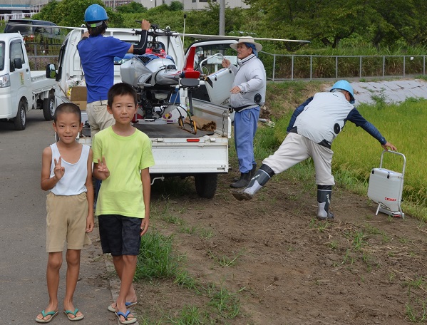 鹿室コスモス 2023年8月19日コスモスの種蒔きをラジコンヘリで実施しているところの写真5枚目