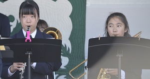 2018年度鹿室コスモス祭り 地元慈恩寺中学の吹奏楽部の演奏中の写真3枚目