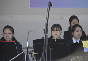 2018年度鹿室コスモス祭り 地元慈恩寺中学の吹奏楽部の演奏中の写真4枚目