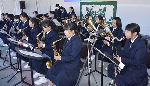 2018年度鹿室コスモス祭り 地元慈恩寺中学の吹奏楽部の演奏中の写真5枚目