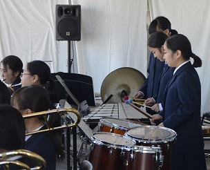 2018年度鹿室コスモス祭り 地元慈恩寺中学の吹奏楽部の演奏中の写真7枚目