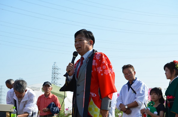 鹿室のコスモス見学にさいたま市の市長がいらっしゃいましたのでその様子を撮影した写真18枚目