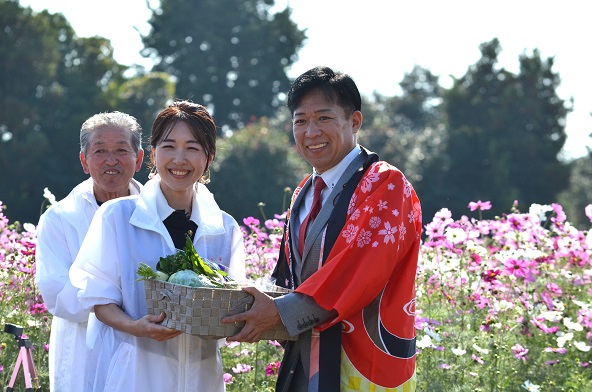 鹿室のコスモス見学にさいたま市の市長がいらっしゃいましたのでその様子を撮影した写真26枚目