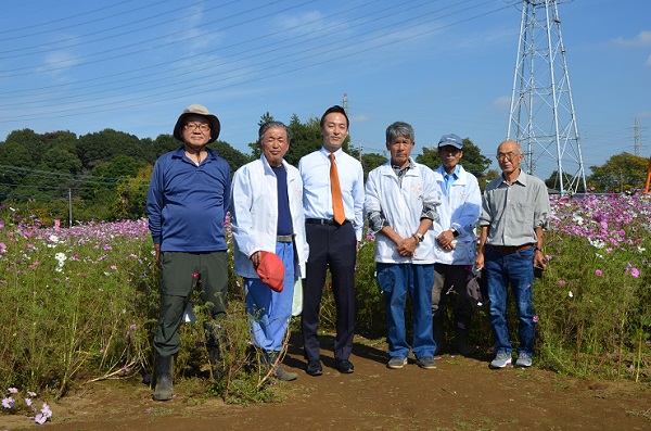 鹿室コスモス 2022年11月3日 村井ひでき議員との記念写真7枚目