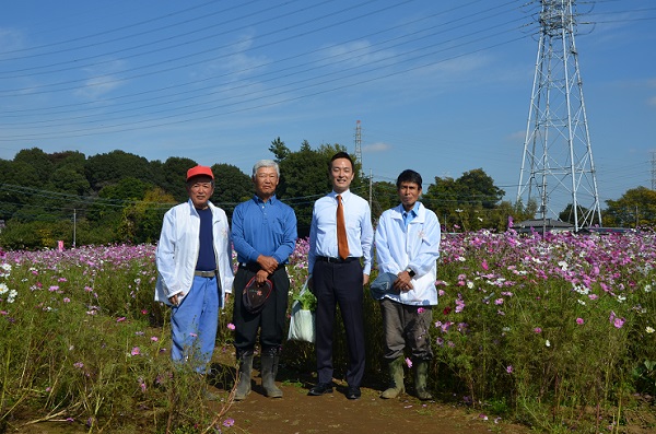 鹿室コスモス 2022年11月3日 村井ひでき議員との記念写真8枚目