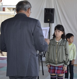 2018年度鹿室コスモス祭り 絵画展授賞式の写真8枚目