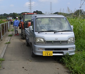 2019年度 鹿室のコスモス畑にコスモスの種を蒔くときの様子 写真1枚目