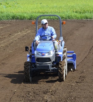 2019年度 鹿室のコスモス畑にコスモスの種を蒔くときの様子 写真5枚目