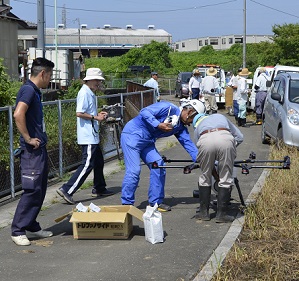 2019年度 鹿室のコスモス畑にコスモスの種を蒔くときの様子 写真6枚目