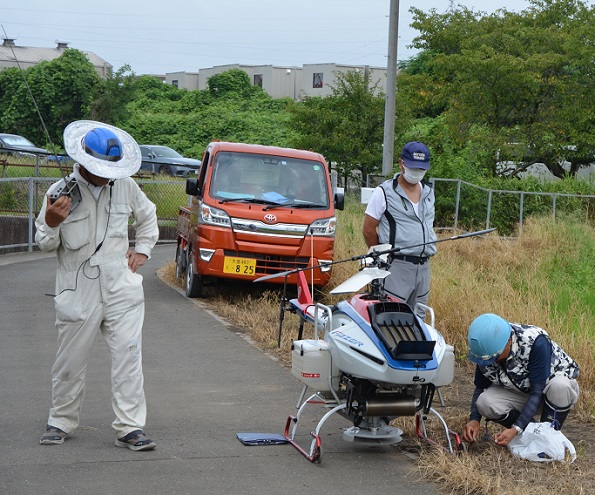 鹿室コスモス 2024年度 コスモスの種蒔きの様子の写真1枚目