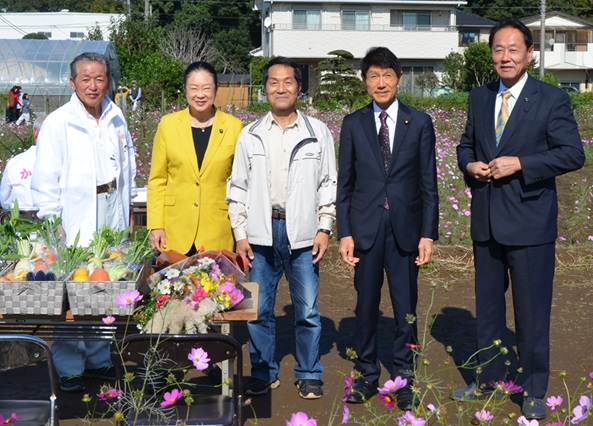 鹿室コスモス 2024年度11月３日「花音いけばなLIVE」第二部の様子の写真1枚目