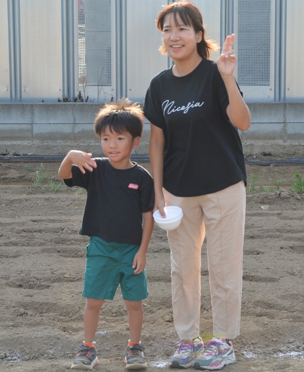 鹿室コスモス 2025年度9月20日 幼稚園児・小学生・中学性にてコスモスの種蒔を行った様子の写真19枚目
