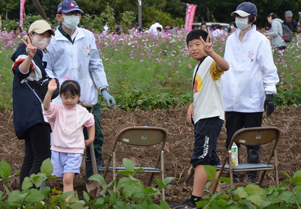 鹿室コスモス 地域の絆で咲かせた「コスモス祭り」2025年11月02日の画像5枚目