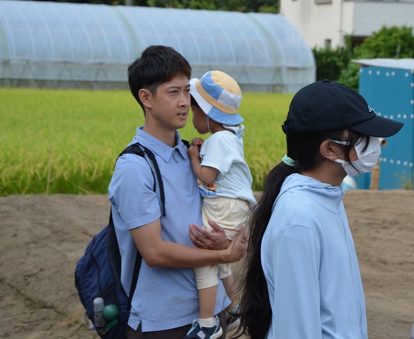 鹿室のコスモス畑にコスモスによる迷路作る作業の画像14枚目