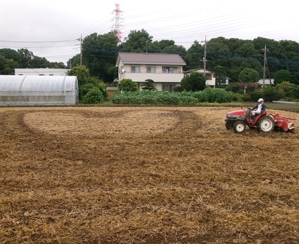 鹿室コスモス祭りのメイン会場となる高台の一面にハート型の区画造成作業を行った画像3枚目