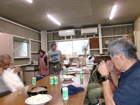 鹿室コスモス祭りのメイン会場となる高台の一面にハート型の区画造成作業を行った画像5枚目